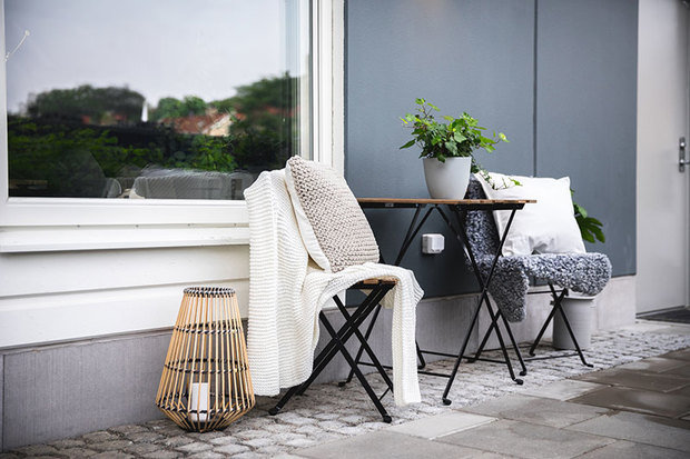 Фотография: Терраса в стиле Скандинавский, Декор интерьера, Квартира, Швеция, Планировки, Белый, Минимализм, Черный, Гетеборг, 2 комнаты, 40-60 метров – фото на INMYROOM