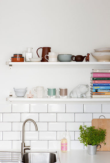 Фотография: Аксессуары в стиле Современный, Кухня и столовая, Малогабаритная квартира, Квартира, Цвет в интерьере, Дома и квартиры, Белый, Серый – фото на INMYROOM