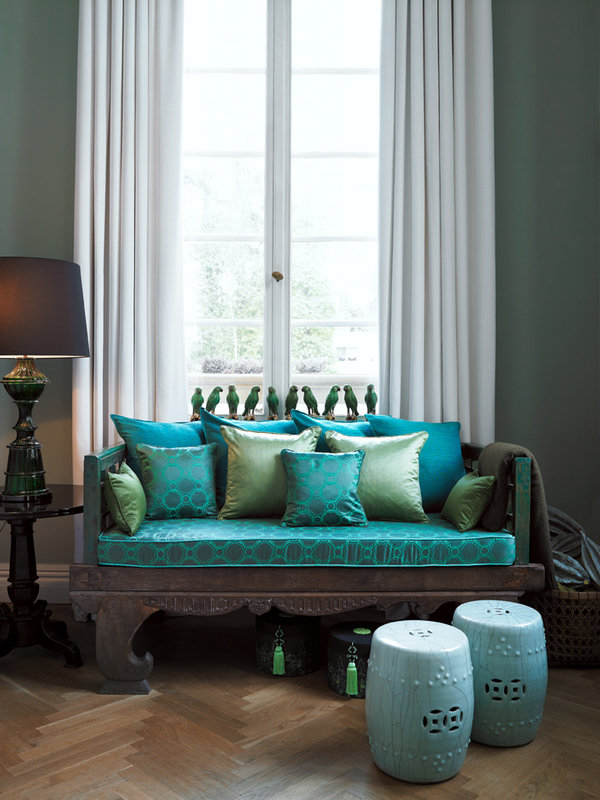 Фотография: Гостиная в стиле Прованс и Кантри, Классический, Современный, Восточный, Декор интерьера, Текстиль, Подушки – фото на INMYROOM