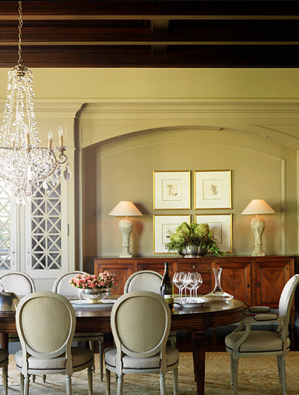 Фотография: Кухня и столовая в стиле Прованс и Кантри, Декор интерьера, Декор дома, Цвет в интерьере, Белый, Камин, Бирюзовый – фото на INMYROOM