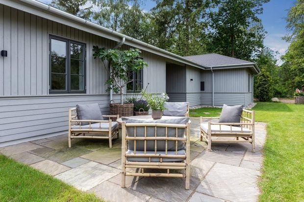 Фотография: Терраса в стиле Прованс и Кантри, Скандинавский, Современный, Дом, Белый, Минимализм, Серый, Коричневый, Дом и дача – фото на INMYROOM