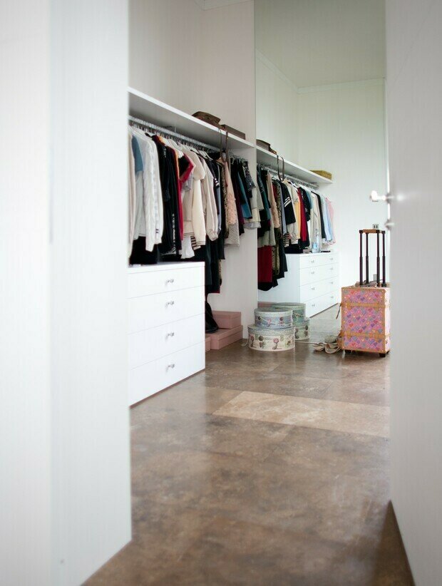 Фотография: Гардеробная в стиле Эклектика, Минимализм, Вилла, Дом и дача, 4 и больше, Более 90 метров, Тоскана, Ирина Барышникова, Елена Попова – фото на INMYROOM