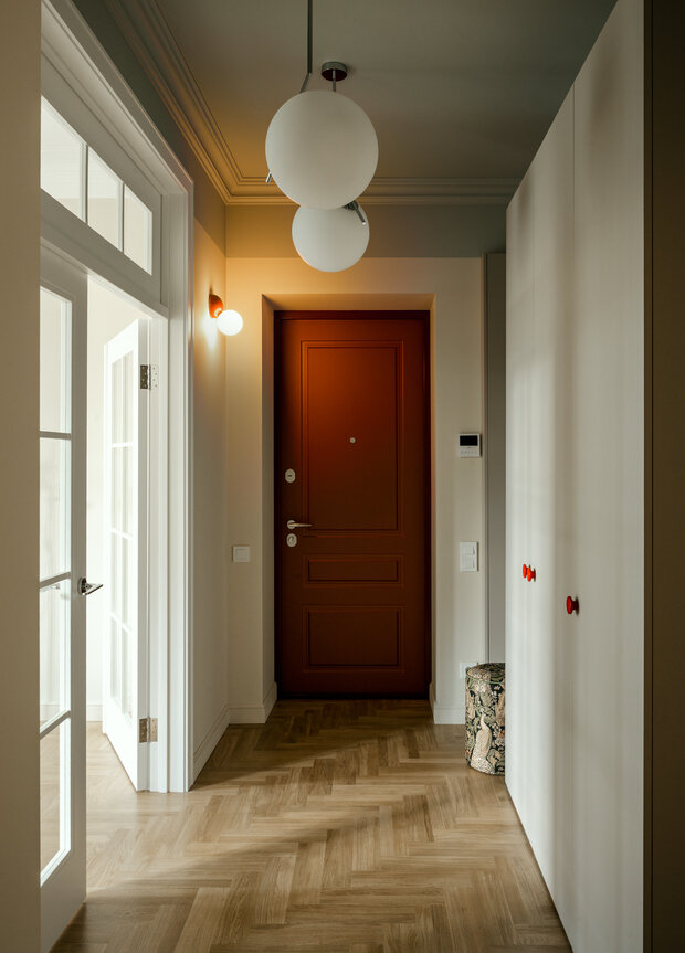 Фотография: Прихожая в стиле Эклектика, Квартира, Проект дня, Минск, Сталинка, 2 комнаты, 60-90 метров, Елена Ерашевич, современный с элементами эклектики, винтажный/классический – фото на INMYROOM