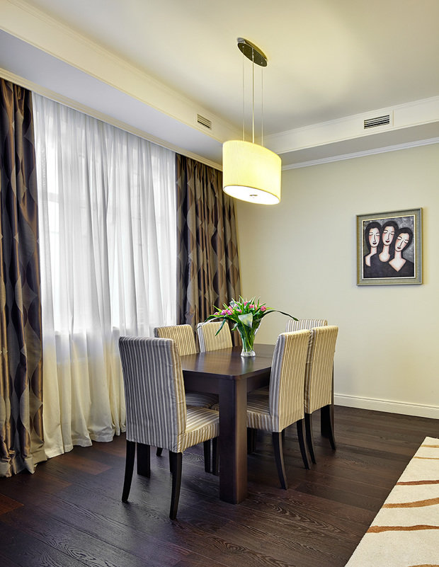 Фотография: Кухня и столовая в стиле Современный, Классический, Эклектика, Квартира, Планировки, Аксессуары, Harlequin, Декор, Мебель и свет, Белый, Проект недели, Москва, Красный, Зеленый, Бежевый, Розовый, Коричневый, Фуксия, Ideal Lux, Villeroy & Boch, Hansgrohe, Johnlewis, Fab Ceramica, The White Company, SofaSofa, Eglo, Desiners Guild, Дарина, Геометрия света, Окно в Париж, Екатерина Маркелова, Beindesign, современная американская классика – фото на INMYROOM