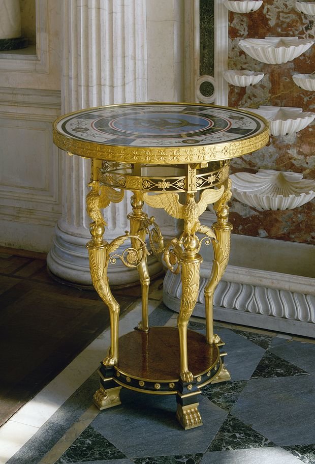 Фотография: Мебель и свет в стиле Классический, Декор интерьера, Comptoir de Famille, Country Corner, Стол, Интерьерная Лавка, Журнальный столик – фото на INMYROOM