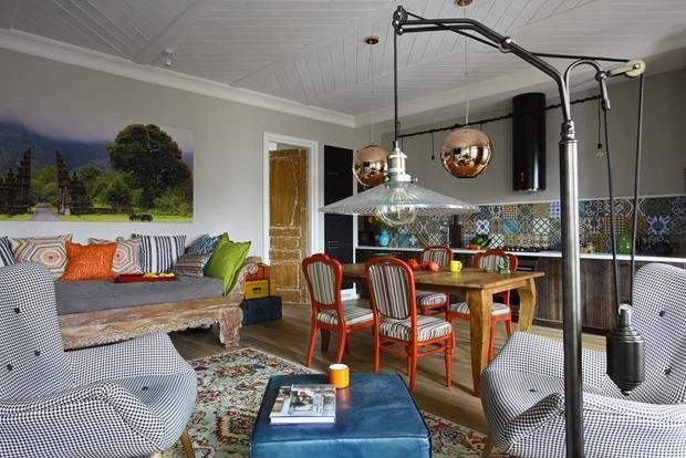 Фотография: Гостиная в стиле Восточный, Квартира, Проект недели, Москва, Екатерина Блохина, Антон Корнеев, Korneev Design Workshop, Сталинка, 2 комнаты, 60-90 метров, INMYROOM_ВИДЕО, INMYROOM TV, Korneev design – фото на INMYROOM