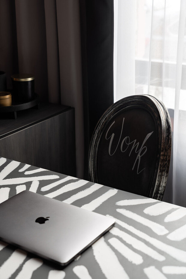 Фото из портфолио Офис в бывшей колясочной – фотографии дизайна интерьеров на INMYROOM