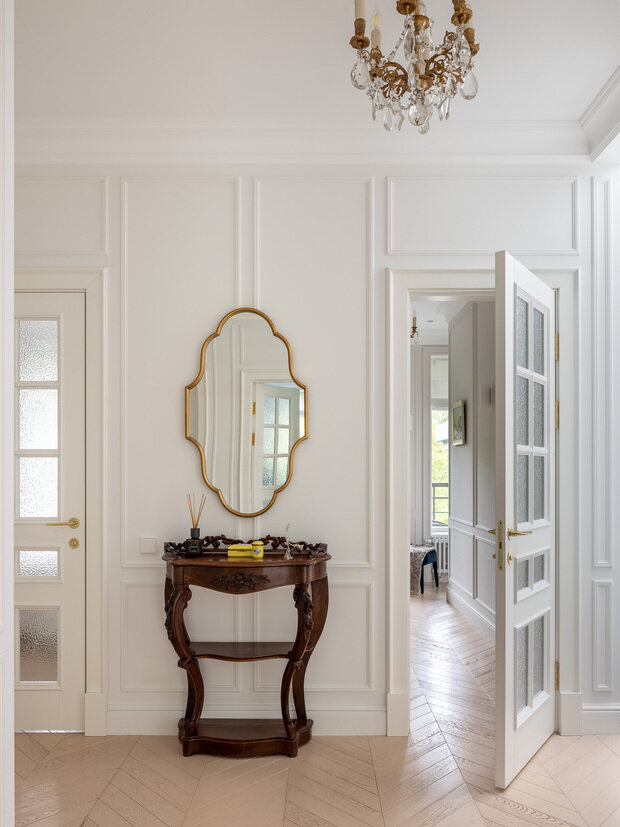 Фотография: Прихожая в стиле Классический, Современный, Эклектика, Проект дня, Казань, Таунхаус, Кирпичный дом, 4 и больше, Более 90 метров, современный с элементами классики и роскоши, Роман Миронов, Андрей Васильев, PLATFORM – фото на INMYROOM