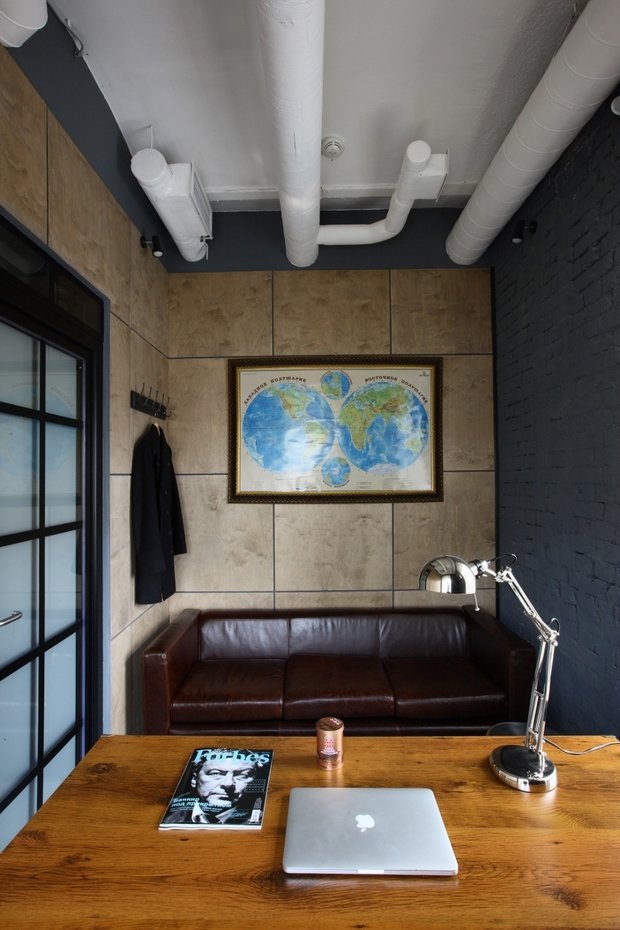 Фотография: Офис в стиле Лофт, Офисное пространство, Россия, Белый, Черный, Красный, Новая Москва, Антон Корнеев, Екатерина Корнеева, Fibr Film, Korneev Design Workshop, как оформить офис, лофт для офисных помещений, лофт для офиса, интерьер офиса – фото на INMYROOM