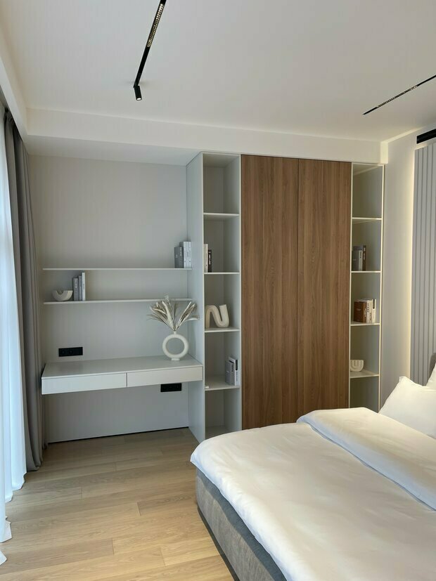 Интерьер спальни в стиле минимализм с элементами джапанди
