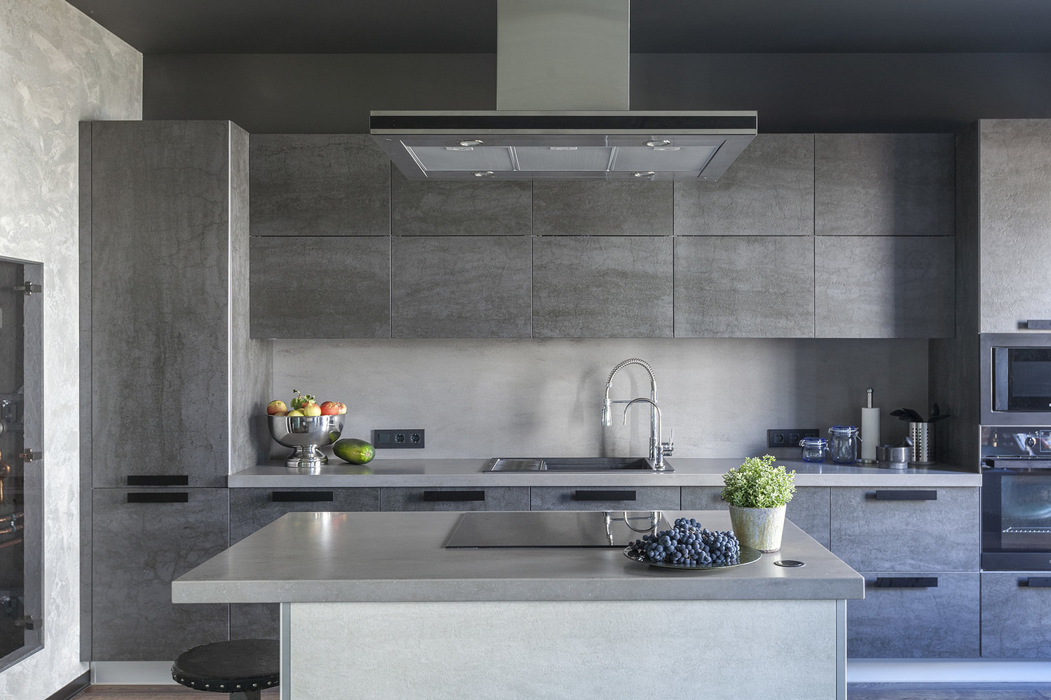 Фотография: Кухня и столовая в стиле Лофт, Квартира, Проект недели, Москва, Ирина Большакова, 2 комнаты, 60-90 метров, Монолитно-кирпичный – фото на INMYROOM Фотография: Кухня и столовая в стиле Лофт, Квартира, Проект недели, Москва, Ирина Большакова, 2 комнаты, 60-90 метров, Монолитно-кирпичный – фото на INMYROOM