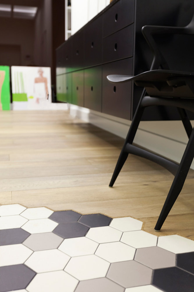 Фотография: Кухня и столовая в стиле Современный, Прованс и Кантри, Классический, Скандинавский, Эклектика, Квартира, Украина, Декор, Мебель и свет, Белый, Проект недели, Черный, Бежевый, Желтый, Коричневый, Киев, SLV, Эко, Vibia, Benjamin Moore, Ralph Lauren, Wheitzer Parkett, МЕТА, Acapulco, Foskarini, Blanko, Artemidе, SEDIT, Настя Антонюк, A-III – фото на INMYROOM Фотография: Кухня и столовая в стиле Современный, Прованс и Кантри, Классический, Скандинавский, Эклектика, Квартира, Украина, Декор, Мебель и свет, Белый, Проект недели, Черный, Бежевый, Желтый, Коричневый, Киев, SLV, Эко, Vibia, Benjamin Moore, Ralph Lauren, Wheitzer Parkett, МЕТА, Acapulco, Foskarini, Blanko, Artemidе, SEDIT, Настя Антонюк, A-III – фото на INMYROOM