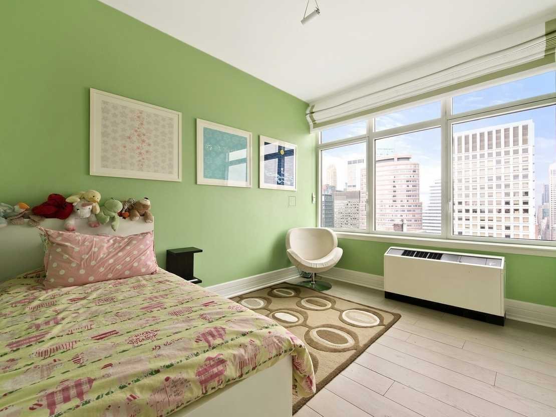 Фотография: Спальня в стиле Современный, США, Дома и квартиры, Интерьеры звезд, Нью-Йорк, Пентхаус, Панорамные окна, Пол – фото на INMYROOM