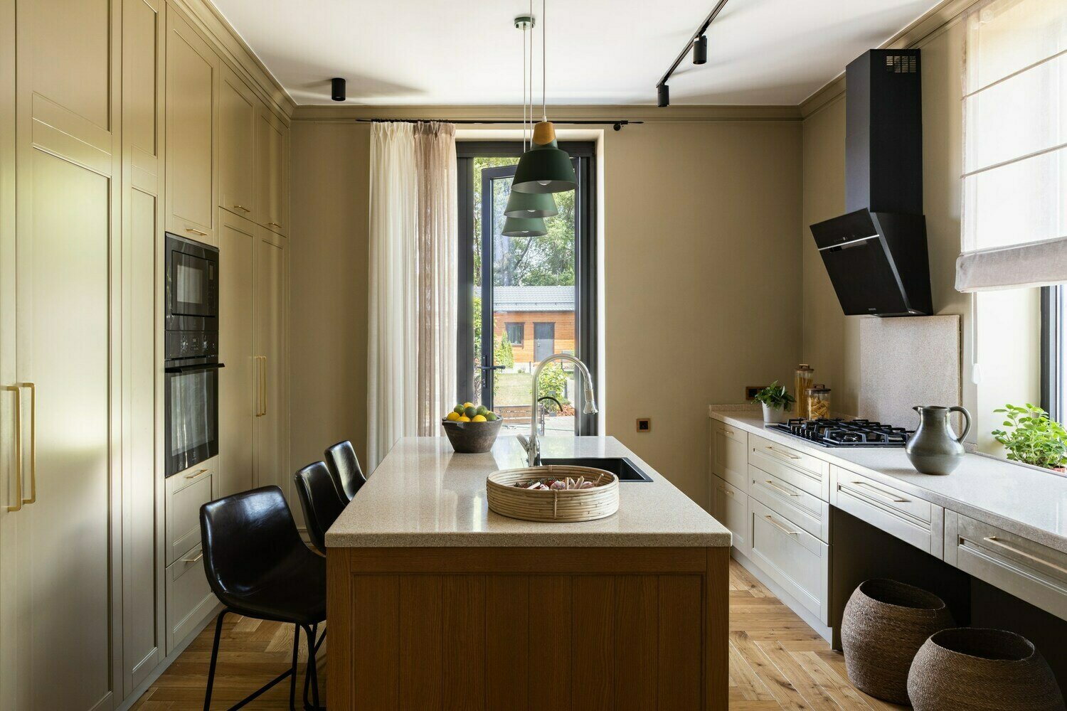 Фотография: Кухня и столовая в стиле Современный, Дом, Проект дня, Казахстан, 4 и больше, Более 90 метров, Алматы, Мадина Нургужина – фото на INMYROOM Фотография: Кухня и столовая в стиле Современный, Дом, Проект дня, Казахстан, 4 и больше, Более 90 метров, Алматы, Мадина Нургужина – фото на INMYROOM