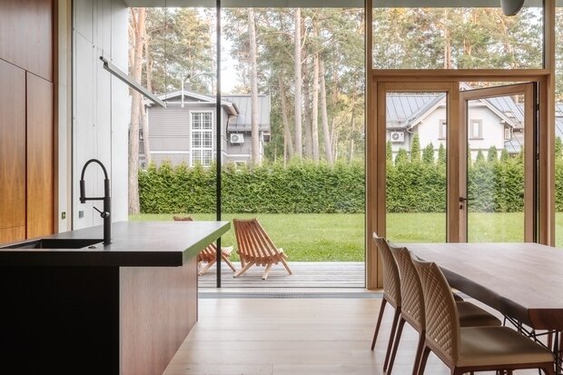 Фотография: Кухня и столовая в стиле Современный, Минимализм, Эко, Дом, Проект недели, Дом и дача, Латвия, Юрмала, 4 и больше, Более 90 метров, Chado – фото на INMYROOM