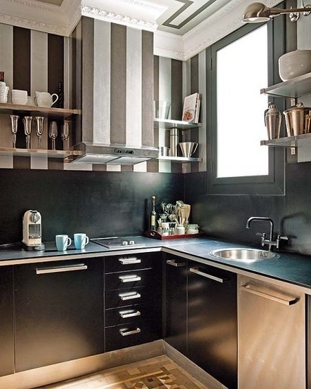 Фотография: Кухня и столовая в стиле Прованс и Кантри, Декор интерьера, Квартира, Мебель и свет, Цвет в интерьере, Дома и квартиры, Бежевый, Принт, Серый, Модерн – фото на INMYROOM