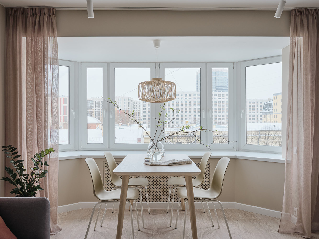 Фотография: Кухня и столовая в стиле Современный, Квартира, Проект недели, Санкт-Петербург, 2 комнаты, 40-60 метров, Livet architects – фото на INMYROOM Фотография: Кухня и столовая в стиле Современный, Квартира, Проект недели, Санкт-Петербург, 2 комнаты, 40-60 метров, Livet architects – фото на INMYROOM