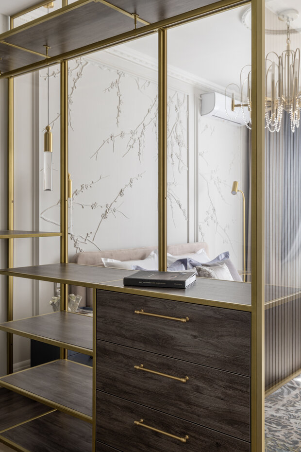 Фотография: Гардеробная в стиле Классический, Современный, Квартира, Проект дня, Москва, Монолитный дом, 1 комната, 40-60 метров, Алина Мурашова – фото на INMYROOM