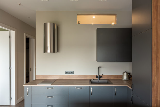 Фотография: Кухня и столовая в стиле Минимализм, Современный, Квартира, Проект недели, Москва, Buro Brainstorm, 1 комната, до 40 метров, 40-60 метров – фото на INMYROOM