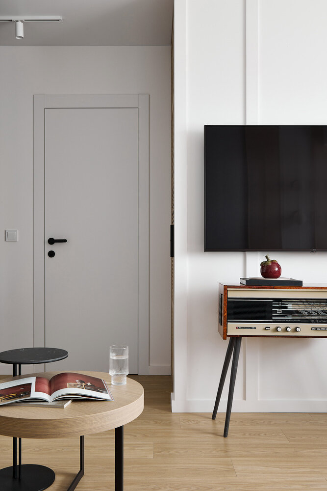 Фотография: Гостиная в стиле Современный, Малогабаритная квартира, Проект недели, Хрущевка, 2 комнаты, 40-60 метров – фото на INMYROOM Фотография: Гостиная в стиле Современный, Малогабаритная квартира, Проект недели, Хрущевка, 2 комнаты, 40-60 метров – фото на INMYROOM