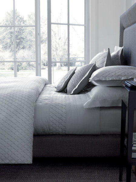 Фотография: Спальня в стиле Современный, Текстиль, Индустрия, События, Плед – фото на INMYROOM Фотография: Спальня в стиле Современный, Текстиль, Индустрия, События, Плед – фото на INMYROOM