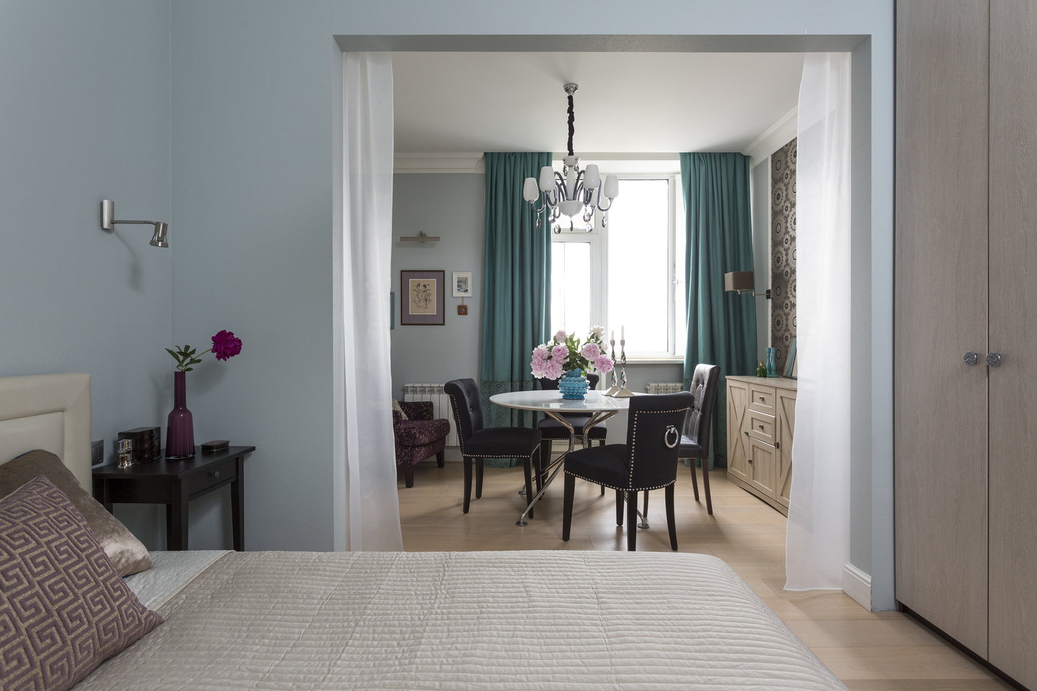 Фотография: Спальня в стиле Эклектика, Современный, Квартира, Проект недели, Москва, Евгений Кулибаба, Монолитный дом, 2 комнаты, 40-60 метров, Мария Черкасова – фото на INMYROOM Фотография: Спальня в стиле Эклектика, Современный, Квартира, Проект недели, Москва, Евгений Кулибаба, Монолитный дом, 2 комнаты, 40-60 метров, Мария Черкасова – фото на INMYROOM