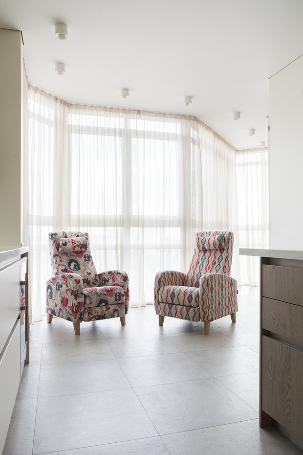 Фотография: Мебель и свет в стиле Минимализм, Квартира, Проект недели, Москва, Эко, новостройка, Ариана Ахмад, Татьяна Карякина, Монолитный дом, 4 и больше, Более 90 метров – фото на INMYROOM