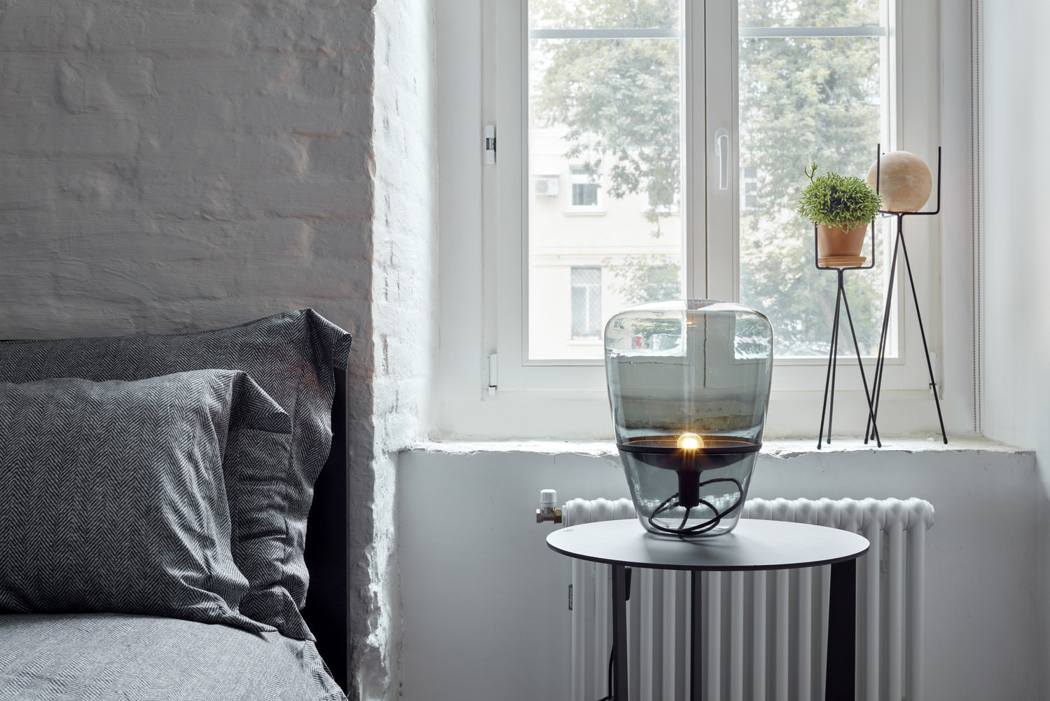 Фотография: Спальня в стиле Минимализм, Квартира, Проект недели, Москва, Старый фонд, 3 комнаты, 60-90 метров, Арсений Борисенко, za bor – фото на INMYROOM Фотография: Спальня в стиле Минимализм, Квартира, Проект недели, Москва, Старый фонд, 3 комнаты, 60-90 метров, Арсений Борисенко, za bor – фото на INMYROOM