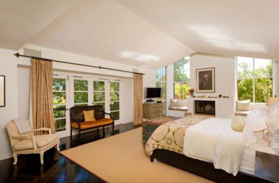 Фотография: Спальня в стиле Прованс и Кантри, Декор интерьера, Дом, Цвет в интерьере, Дома и квартиры, Интерьеры звезд, Стены – фото на INMYROOM Фотография: Спальня в стиле Прованс и Кантри, Декор интерьера, Дом, Цвет в интерьере, Дома и квартиры, Интерьеры звезд, Стены – фото на INMYROOM