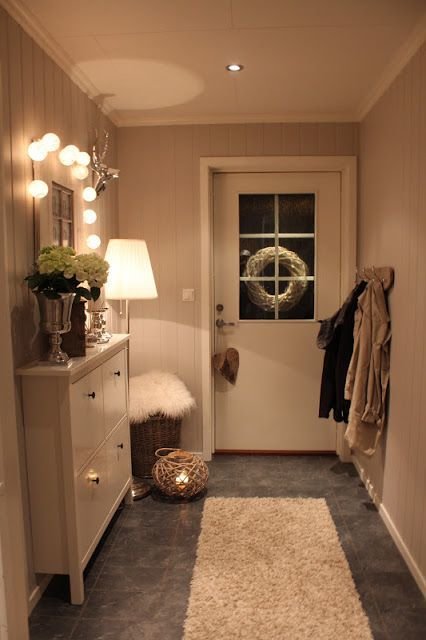 Фотография: Прихожая в стиле Скандинавский, Интерьер комнат, Ковер, Шкаф – фото на INMYROOM