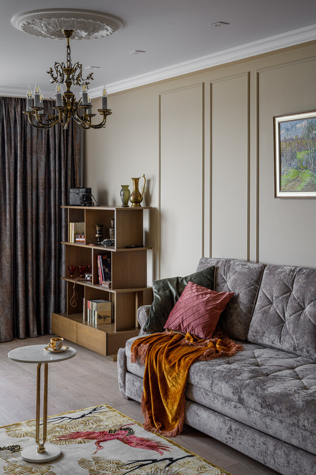 Фотография: Гостиная в стиле Классический, Эклектика, Винтажный, Квартира, Проект дня, Краснодар, Кирпичный дом, 2 комнаты, 60-90 метров, современный с элементами классики и роскоши, Яня Трубицына – фото на INMYROOM