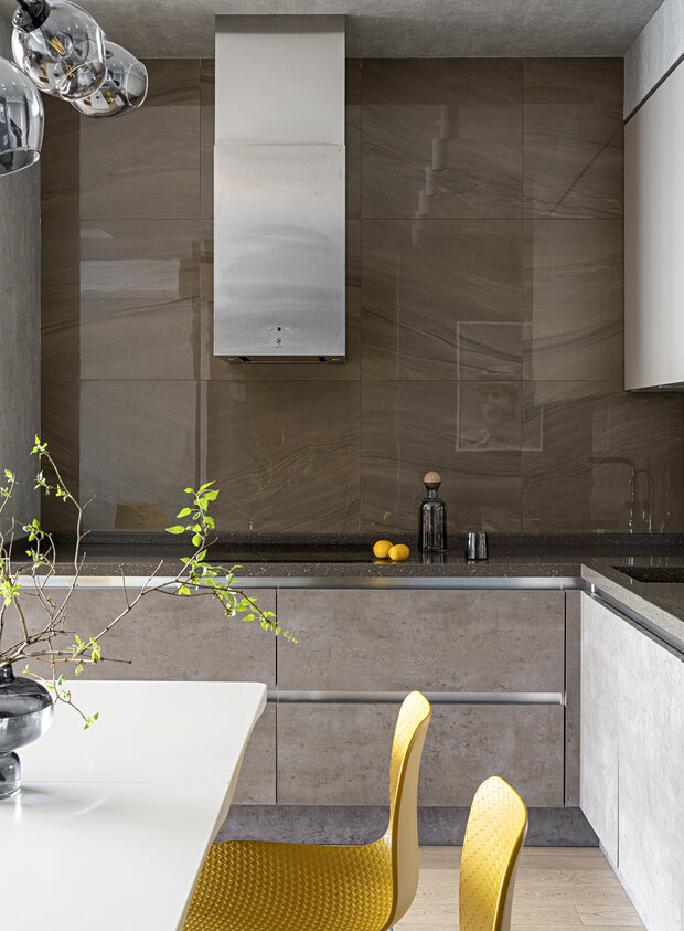 Фотография: Кухня и столовая в стиле Современный, Минимализм, Квартира, Проект недели, Казань, 4 и больше, Более 90 метров, Averinastudio, Ксения Аверина – фото на INMYROOM