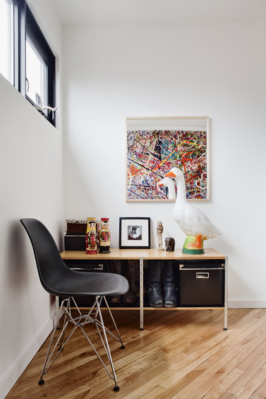 Фотография: Прихожая в стиле Современный, Минимализм, Декор интерьера, Дом, Цвет в интерьере, Дома и квартиры, Белый, Картина – фото на INMYROOM