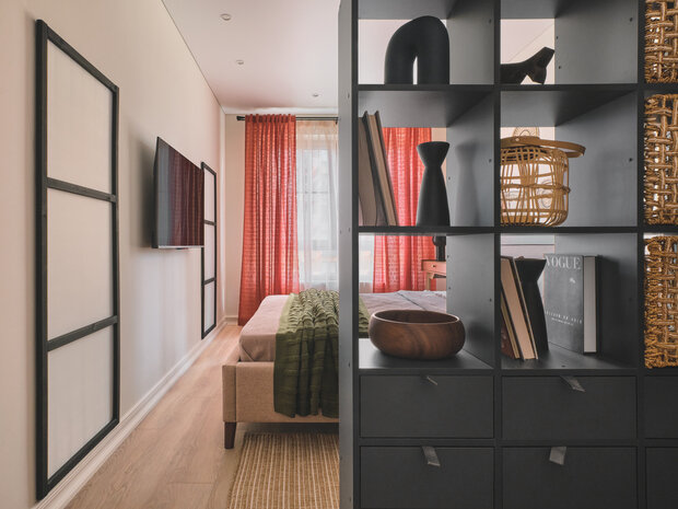 Фотография: Спальня в стиле Современный, Малогабаритная квартира, Квартира, Проект дня, Москва, 1 комната, 40-60 метров, Анна Данилова, современный с элементами эклектики, ЖК «Матвеевский парк» – фото на INMYROOM
