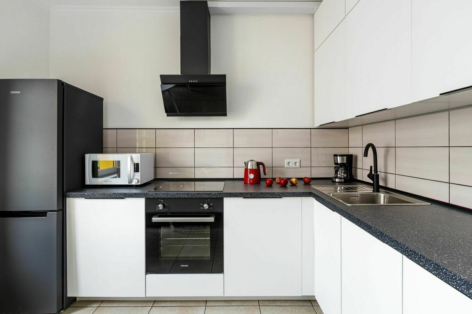 Фотография: Кухня и столовая в стиле Современный, Минимализм, Проект недели, 1 комната, 40-60 метров – фото на INMYROOM