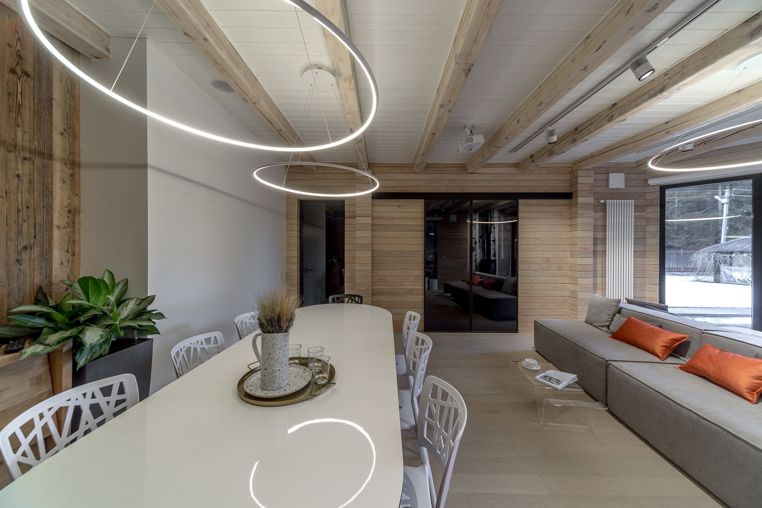 Фото из портфолио Дом с камином и березами – фотографии дизайна интерьеров на INMYROOM Фото из портфолио Дом с камином и березами – фотографии дизайна интерьеров на INMYROOM