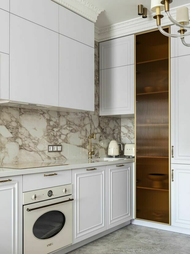 Фотография: Кухня и столовая в стиле Классический, Современный, Квартира, Проект дня, Москва, Монолитный дом, 1 комната, 40-60 метров, Алина Мурашова – фото на INMYROOM