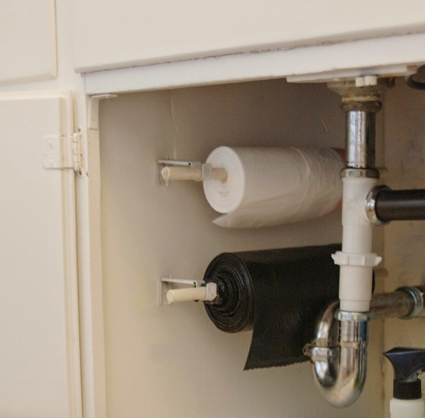 Фотография: Ванная в стиле Скандинавский, Малогабаритная квартира, Советы, лайфхаки, хранение вещей, организация хранения – фото на INMYROOM