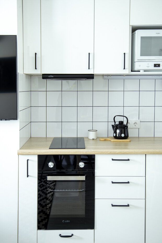 Фотография: Кухня и столовая в стиле Скандинавский, Современный, Минимализм, Винтажный, Советы, кухня в хрущевке, Хрущевка, удобная кухня, интерьер хрущевке – фото на INMYROOM