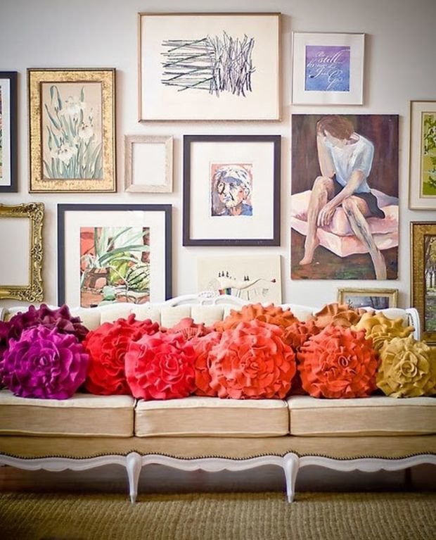 Фотография: Гостиная в стиле Восточный, Эклектика, Декор интерьера, Аксессуары, Текстиль, Цвет в интерьере, Текстиль, Подушки – фото на INMYROOM