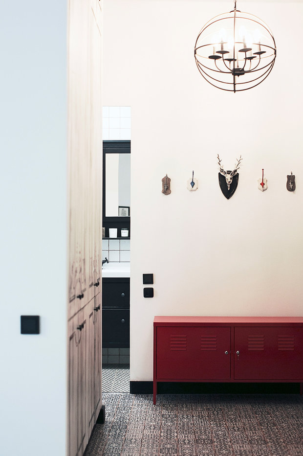 Фотография: Прихожая в стиле Лофт, Скандинавский, Эклектика, Квартира, Россия, Проект недели, Красный, Бежевый, Желтый, Zara Home, Синий, Серый, Санкт-Петербург, ИКЕА, H&M Home, Little Greene, Юлия Тюрякова, Boho Studio, Berghoff, Salvatore Ferragamo, Loft Design, как обустроить студию – фото на INMYROOM