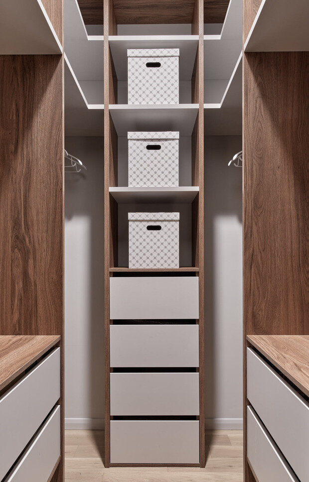 Фотография: Гардеробная в стиле Современный, Квартира, Проект дня, Москва, Сталинка, 3 комнаты, Более 90 метров, Анастасия Уфимцева – фото на INMYROOM