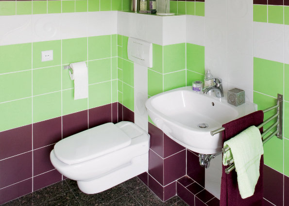 Фотография: Ванная в стиле Современный, Обои, Переделка, Плитка, Краска, Стеновые панели – фото на INMYROOM