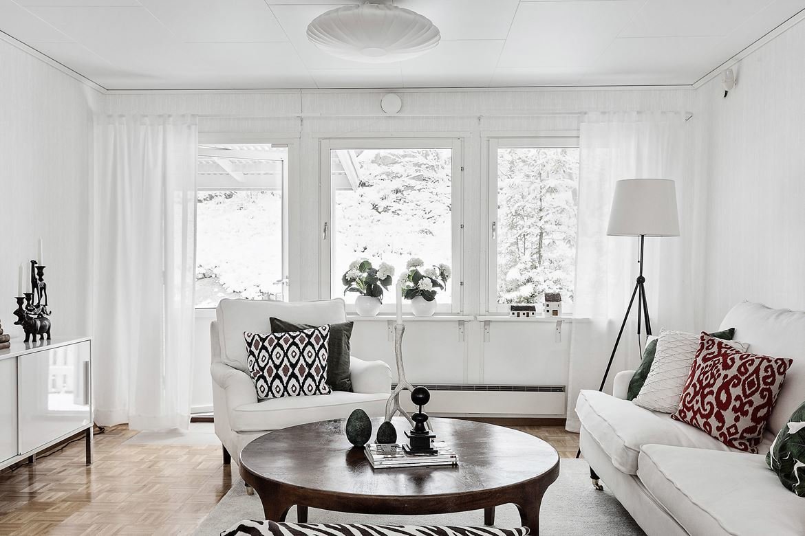 Фотография: Гостиная в стиле Скандинавский, Кухня и столовая, Декор интерьера, Дом, Швеция, Стокгольм, как создать уютную атмосферу, 4 и больше, Более 90 метров, гостеприимный интерьер – фото на INMYROOM