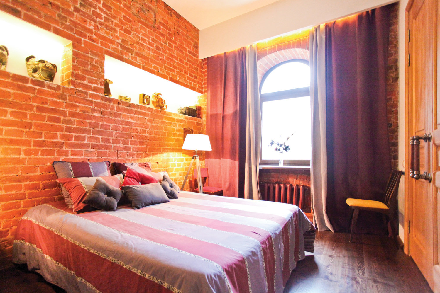 Фотография: Спальня в стиле Лофт, Декор интерьера, Дом, Дома и квартиры, Стена – фото на INMYROOM