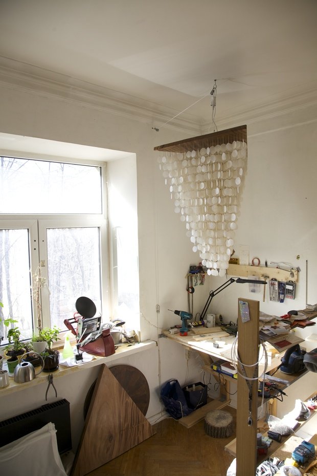 Фотография: Мебель и свет в стиле Лофт, Современный, Декор интерьера, ALUMI, Цвет в интерьере, Белый, Люстра, Лампа – фото на INMYROOM