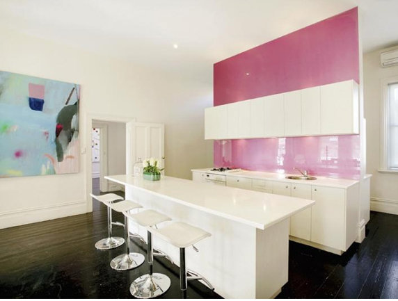 Фотография: Кухня и столовая в стиле Современный, Декор интерьера, Дом, Дизайн интерьера, Цвет в интерьере, Белый – фото на INMYROOM