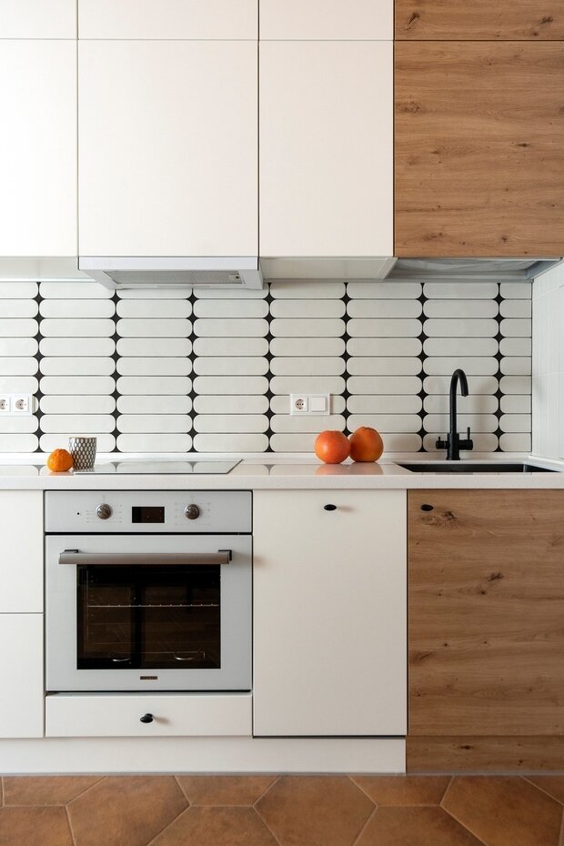 Фотография: Кухня и столовая в стиле Современный, Минимализм, Квартира, Проект недели, Москва, Монолитный дом, 2 комнаты, 40-60 метров, Марина Членова – фото на INMYROOM