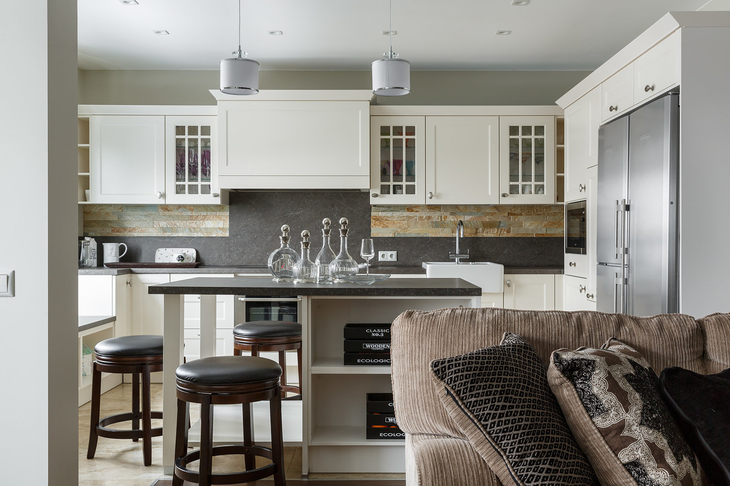 Фотография: Кухня и столовая в стиле Классический, Квартира, Проект недели, Санкт-Петербург, Монолитный дом, 4 и больше, Более 90 метров, Дизайн-Холл – фото на INMYROOM