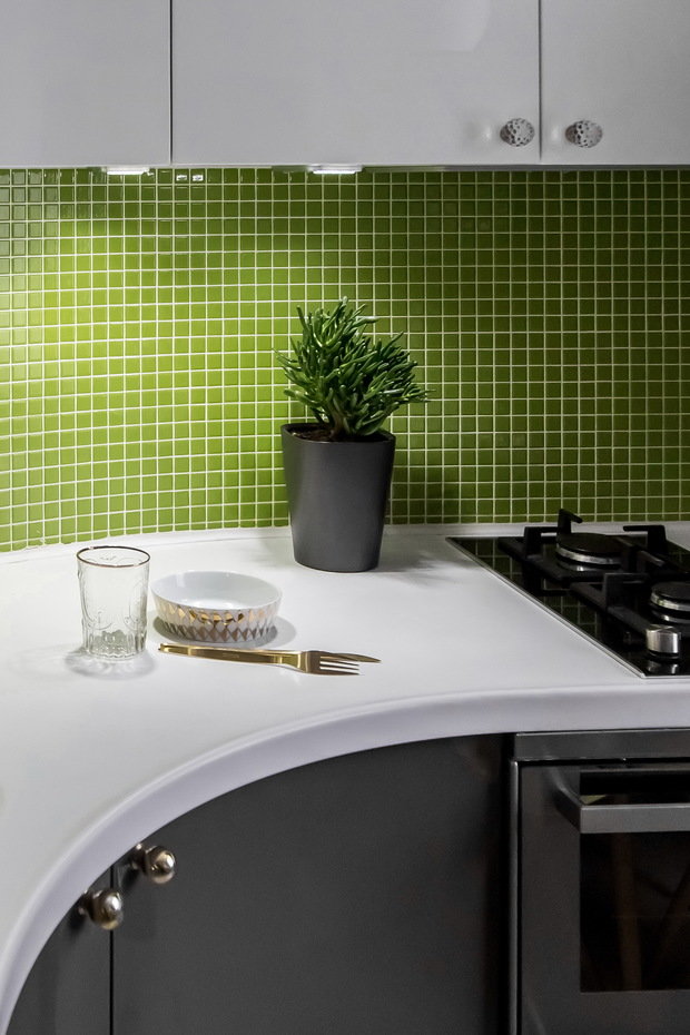 Фотография: Кухня и столовая в стиле Современный, Квартира, Проект недели, Москва, II-49, Панельный дом, 2 комнаты, 40-60 метров, Иван Поздняков, энциклодпедия_малогабаритка – фото на INMYROOM